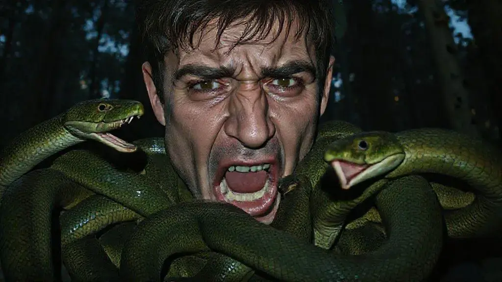 que significa soñar con serpientes que te atacan